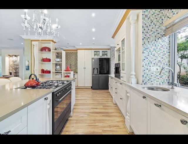 5 BEDROOM HOUSE FOR SALE IN BRYANSTON